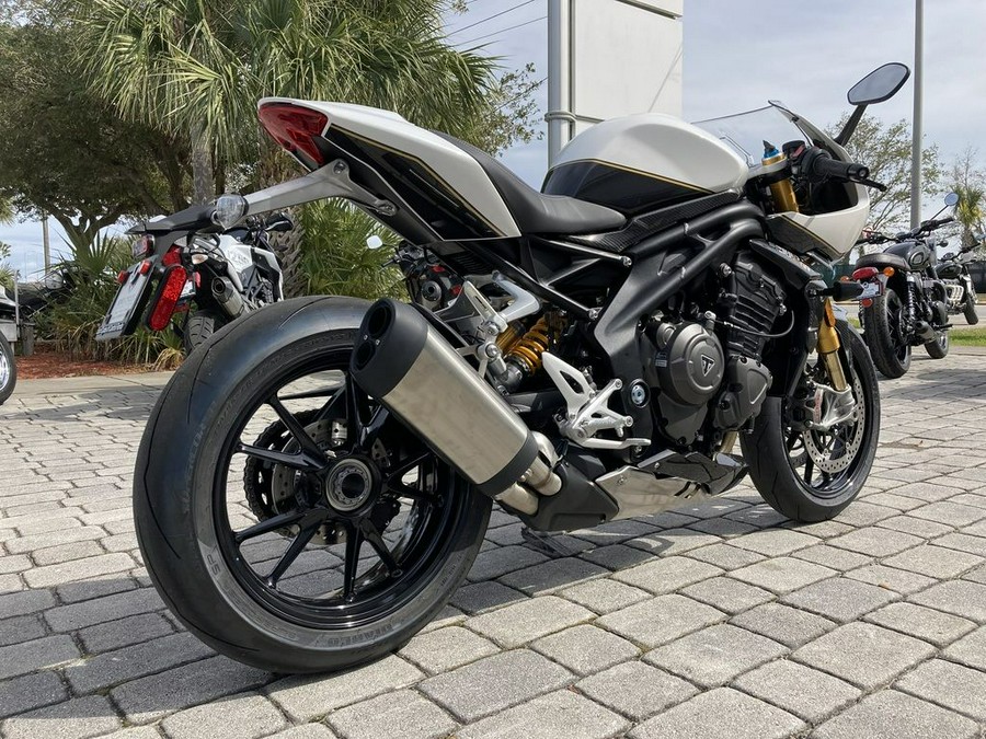 2022 Triumph Speed Triple 1200 RR Crystal White Storm Grey