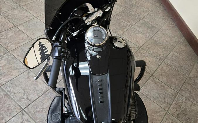 2024 Harley-Davidson® Heritage Classic Vivid Black - Black Finish