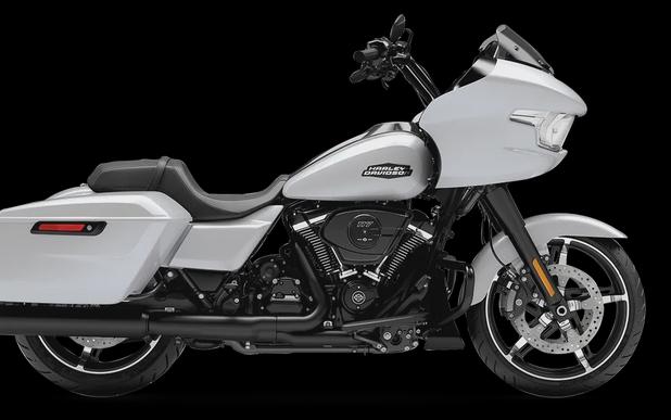 2024 Harley-Davidson Road Glide® White Onyx Pearl - Black Finish