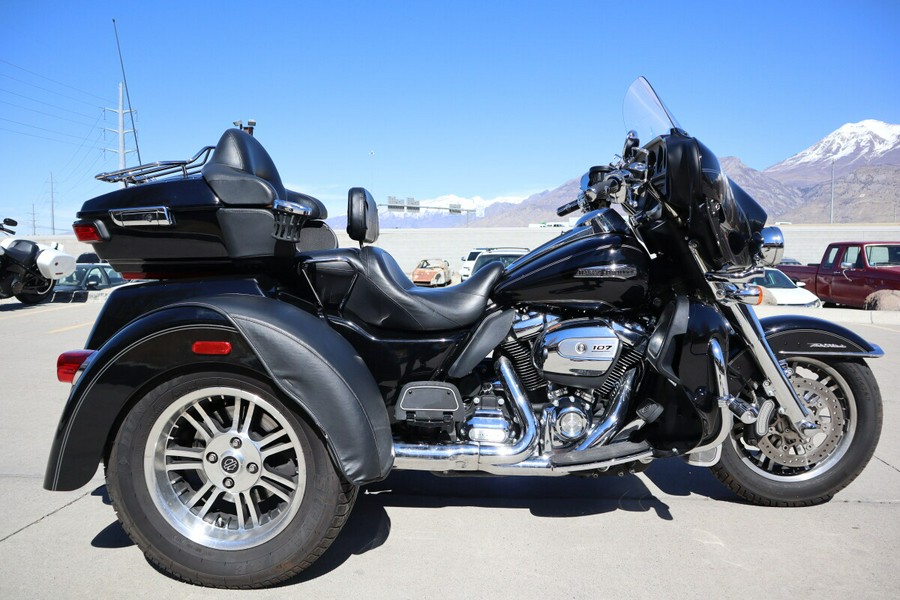 2017 Harley-Davidson Tri Glide Ultra FLHTCUTG