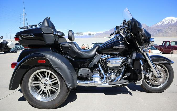 2017 Harley-Davidson Tri Glide Ultra FLHTCUTG