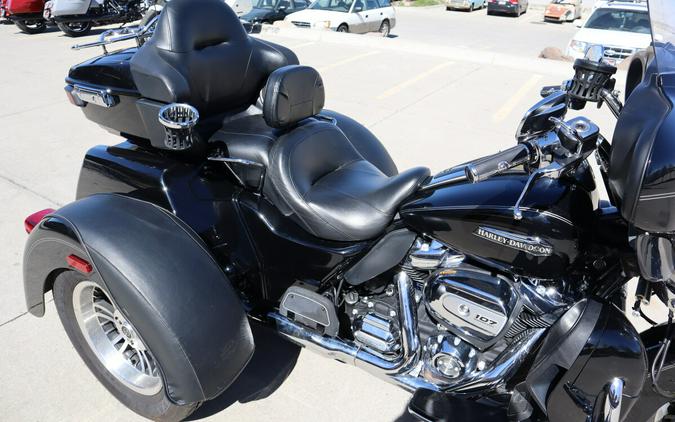 2017 Harley-Davidson Tri Glide Ultra FLHTCUTG