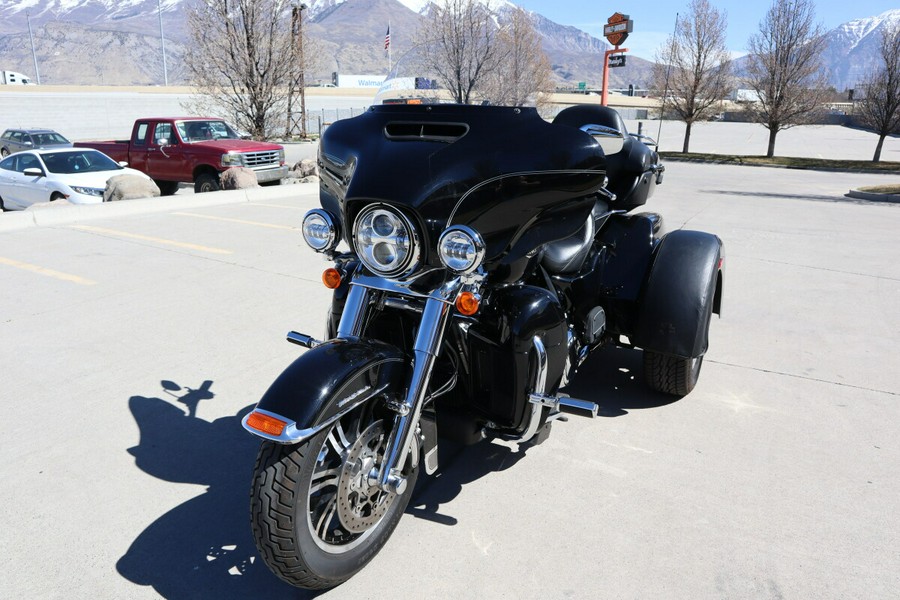 2017 Harley-Davidson Tri Glide Ultra FLHTCUTG