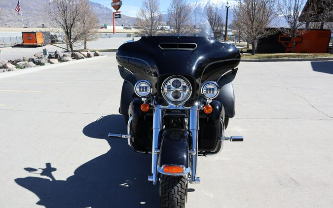 2017 Harley-Davidson Tri Glide Ultra FLHTCUTG
