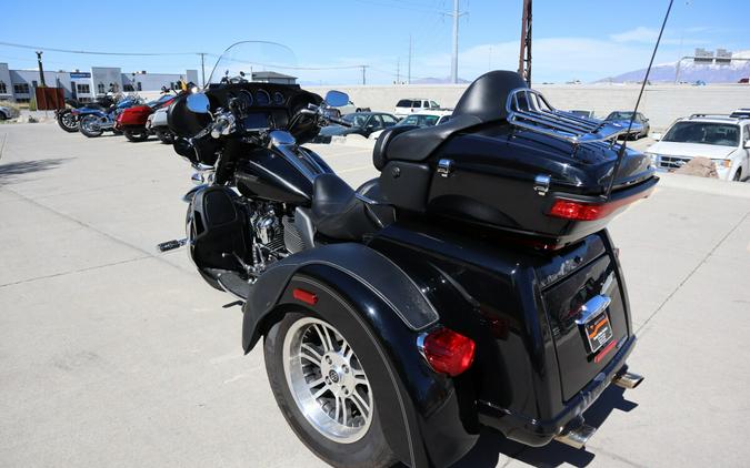 2017 Harley-Davidson Tri Glide Ultra FLHTCUTG