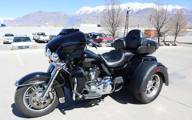 2017 Harley-Davidson Tri Glide Ultra FLHTCUTG