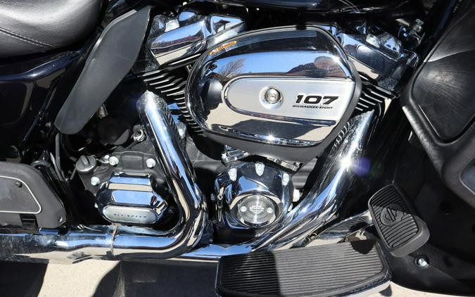 2017 Harley-Davidson Tri Glide Ultra FLHTCUTG