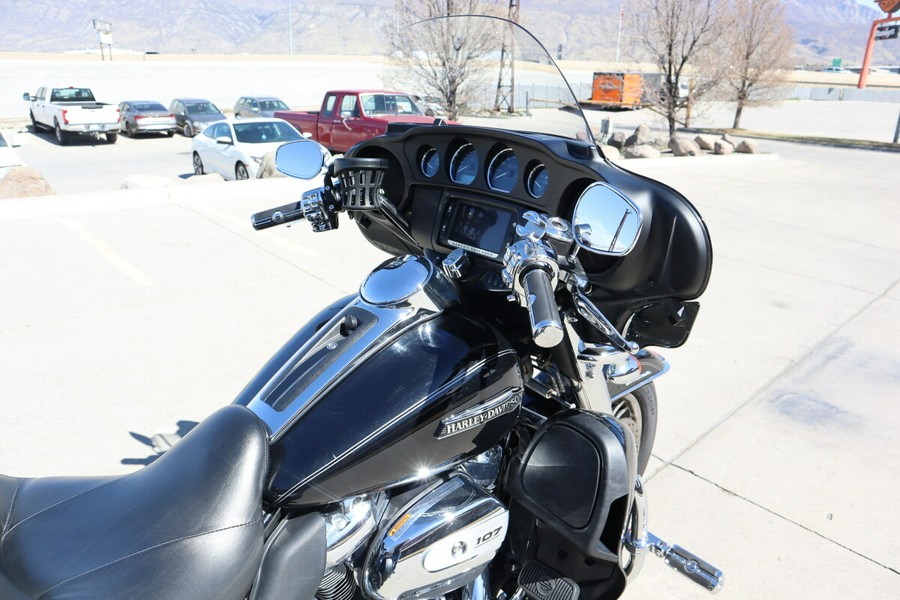 2017 Harley-Davidson Tri Glide Ultra FLHTCUTG