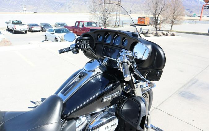 2017 Harley-Davidson Tri Glide Ultra FLHTCUTG