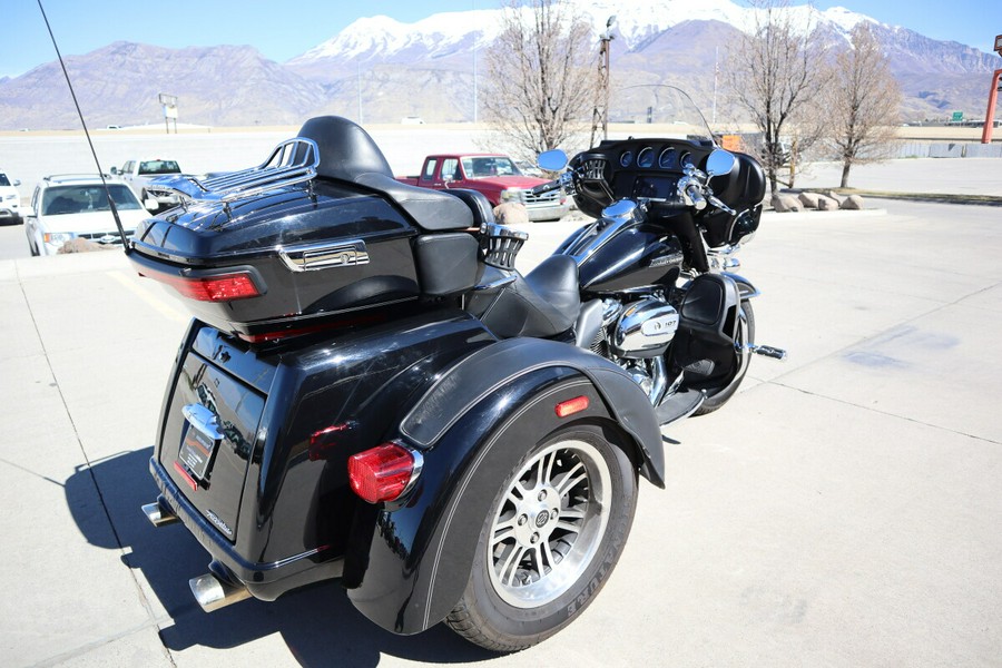 2017 Harley-Davidson Tri Glide Ultra FLHTCUTG