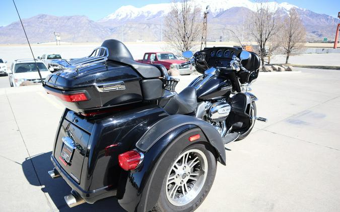 2017 Harley-Davidson Tri Glide Ultra FLHTCUTG
