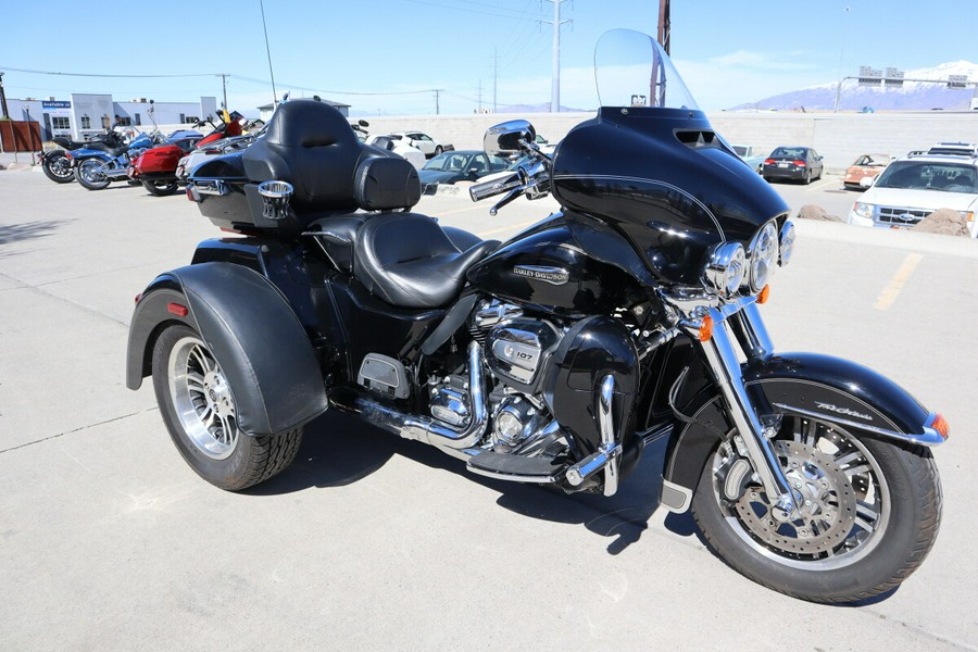 2017 Harley-Davidson Tri Glide Ultra FLHTCUTG