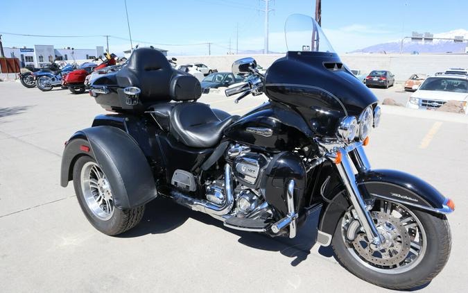 2017 Harley-Davidson Tri Glide Ultra FLHTCUTG