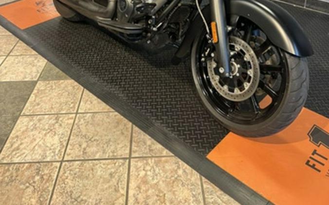 2018 Indian Chieftain Dark Horse ABS Thunder Black Smoke