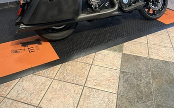 2018 Indian Chieftain Dark Horse ABS Thunder Black Smoke