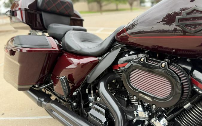 2019 Harley-Davidson® CVO™ Street Glide® Black Forest & Wineberry