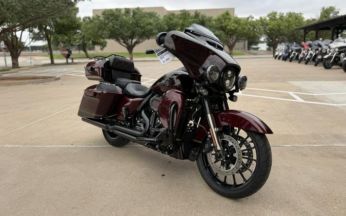 2019 Harley-Davidson® CVO™ Street Glide® Black Forest & Wineberry
