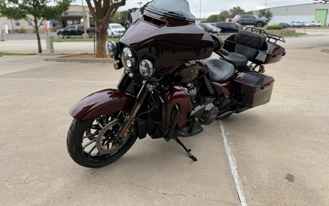 2019 Harley-Davidson® CVO™ Street Glide® Black Forest & Wineberry