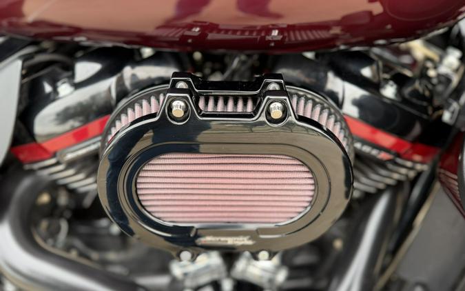 2019 Harley-Davidson® CVO™ Street Glide® Black Forest & Wineberry