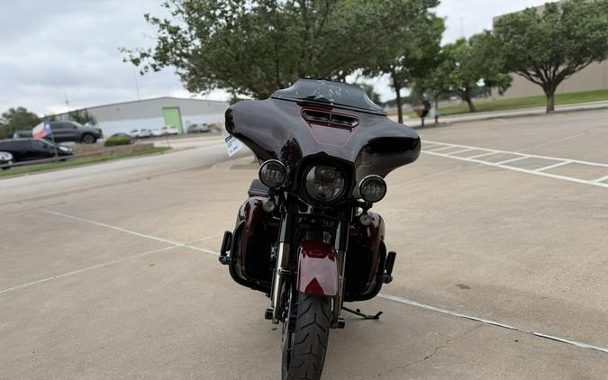 2019 Harley-Davidson® CVO™ Street Glide® Black Forest & Wineberry
