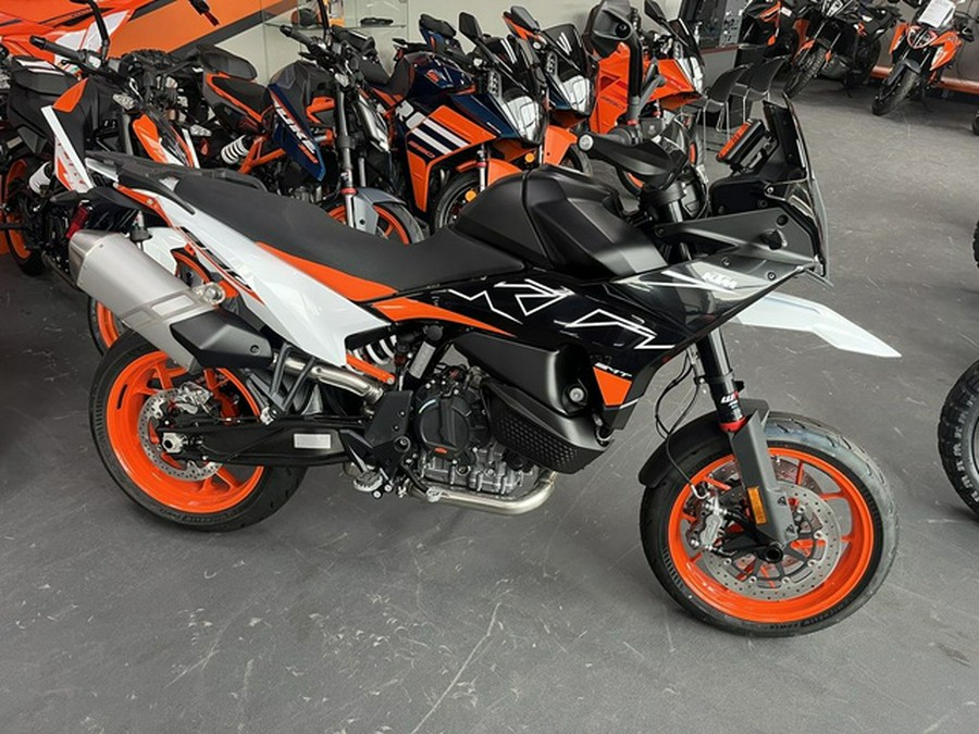 2024 KTM SMT 890