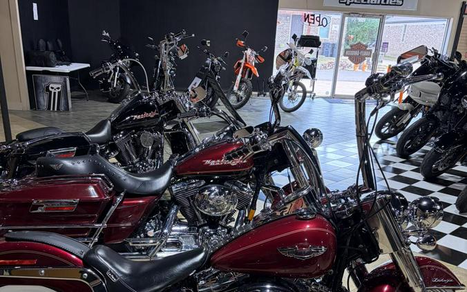 2005 Harley-Davidson Softail Deluxe LAVA RED W/PINSTRIPE