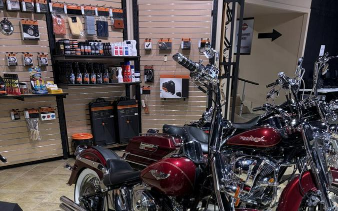 2005 Harley-Davidson Softail Deluxe LAVA RED W/PINSTRIPE