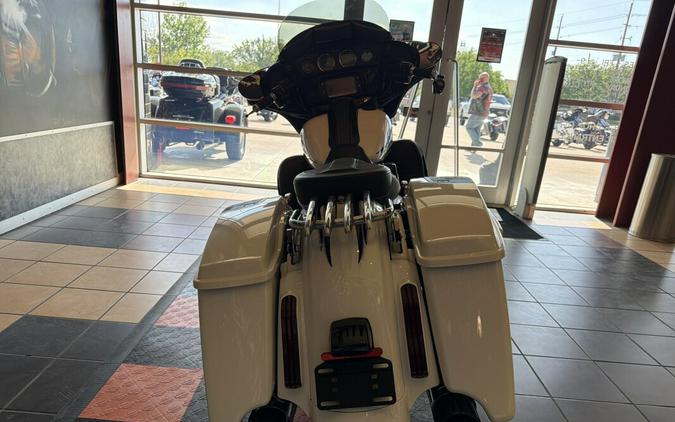 FLHXSE 2016 CVO™ Street Glide®