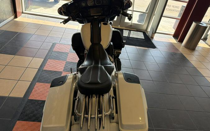 FLHXSE 2016 CVO™ Street Glide®