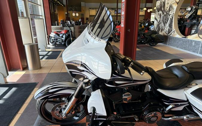 FLHXSE 2016 CVO™ Street Glide®