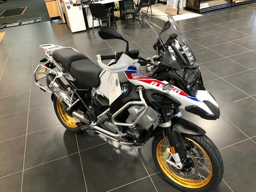 2020 BMW R 1250 R Review with Select Package (21 Fast Facts)