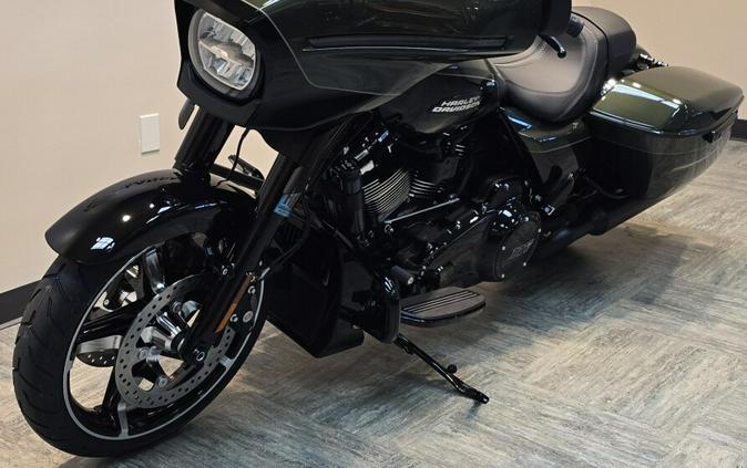 2026 Harley-Davidson® Street Glide® Olive Steel Metallic / Vivid Black - Black FLHX