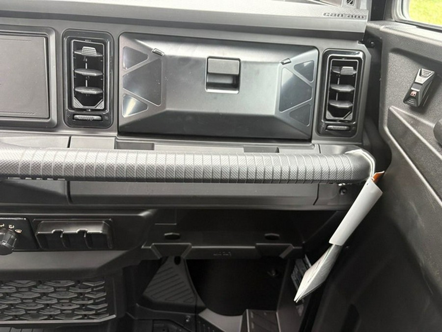 2026 Can-Am Defender MAX XT CAB HD11