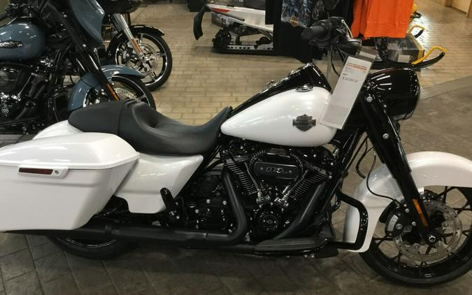 2024 Harley-Davidson® Road King® Special White Onyx Pearl — Black Finish