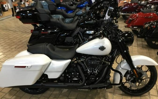 2024 Harley-Davidson® Road King® Special White Onyx Pearl — Black Finish