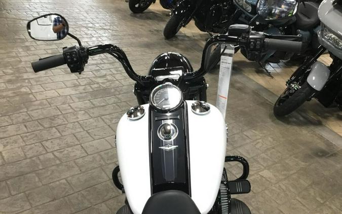 2024 Harley-Davidson® Road King® Special White Onyx Pearl — Black Finish