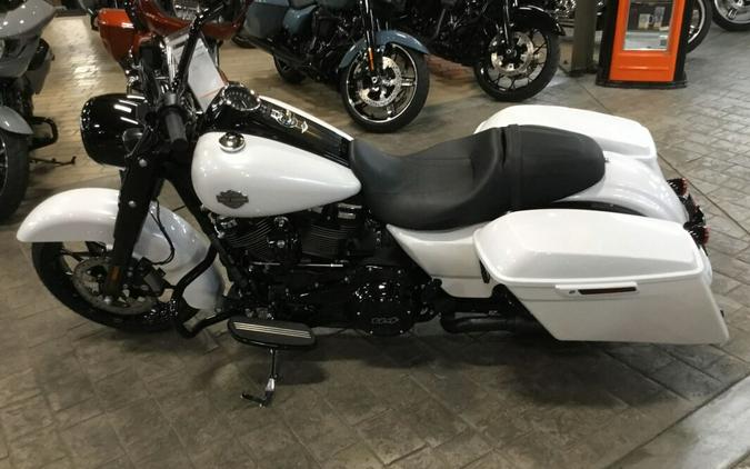 2024 Harley-Davidson® Road King® Special White Onyx Pearl — Black Finish