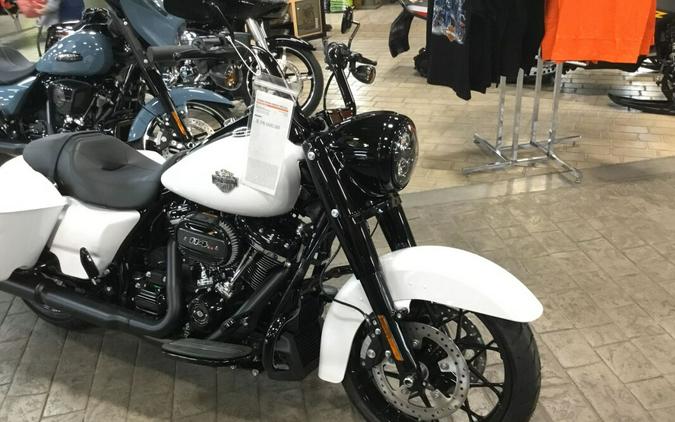 2024 Harley-Davidson® Road King® Special White Onyx Pearl — Black Finish