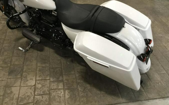 2024 Harley-Davidson® Road King® Special White Onyx Pearl — Black Finish