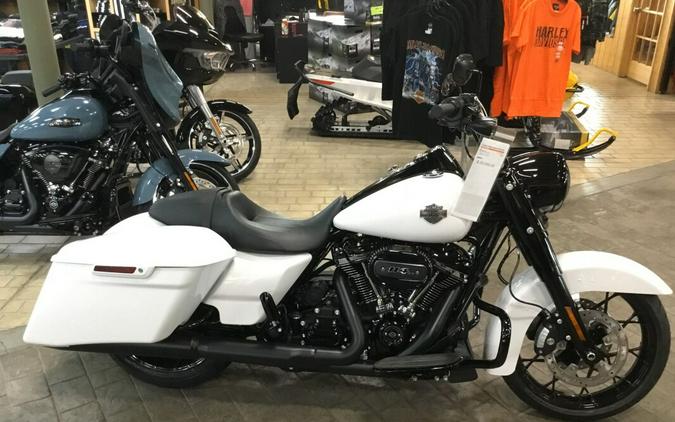 2024 Harley-Davidson® Road King® Special White Onyx Pearl — Black Finish