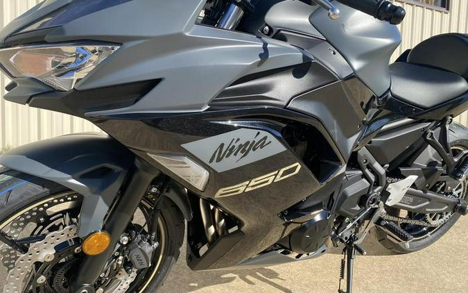 2024 Kawasaki Ninja® 650 ABS Metallic Matte Dark Gray/Metallic Spark Black