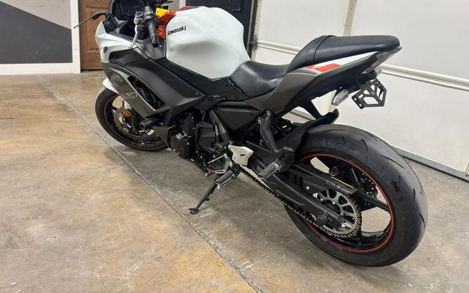 2023 Kawasaki Ninja® 650 Metallic Matte Graphenesteel Gray/Ebony