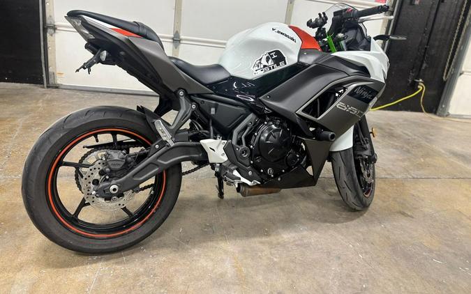 2023 Kawasaki Ninja® 650 Metallic Matte Graphenesteel Gray/Ebony