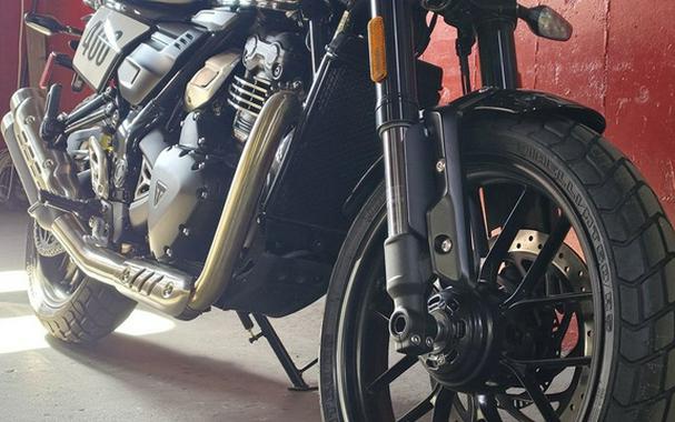2027 Triumph Tracker 400 Phantom Black