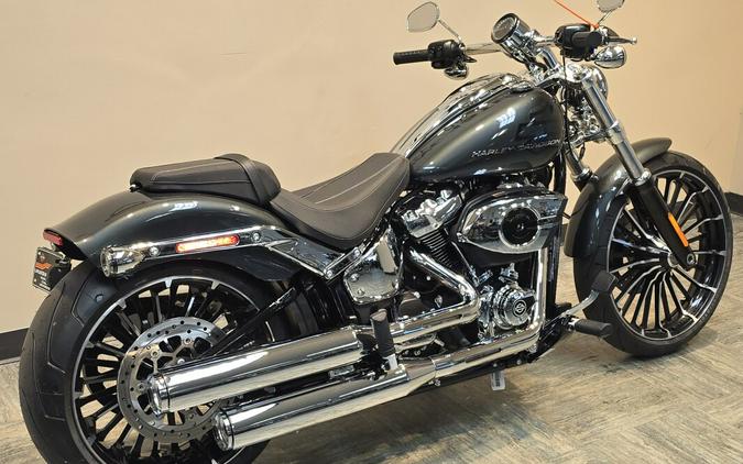 2026 Harley-Davidson® Breakout® Iron Horse Metallic - Chrome FXBR