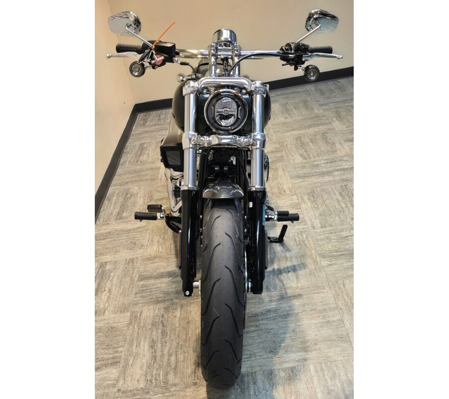 2026 Harley-Davidson® Breakout® Iron Horse Metallic - Chrome FXBR