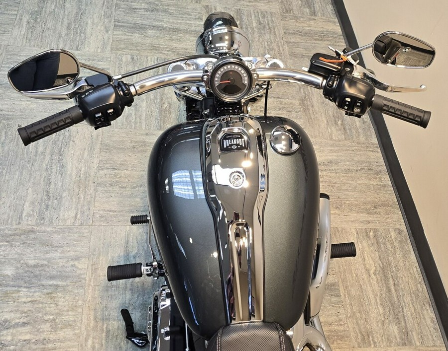 2026 Harley-Davidson® Breakout® Iron Horse Metallic - Chrome FXBR