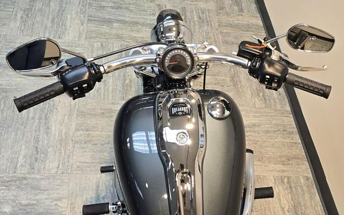 2026 Harley-Davidson® Breakout® Iron Horse Metallic - Chrome FXBR