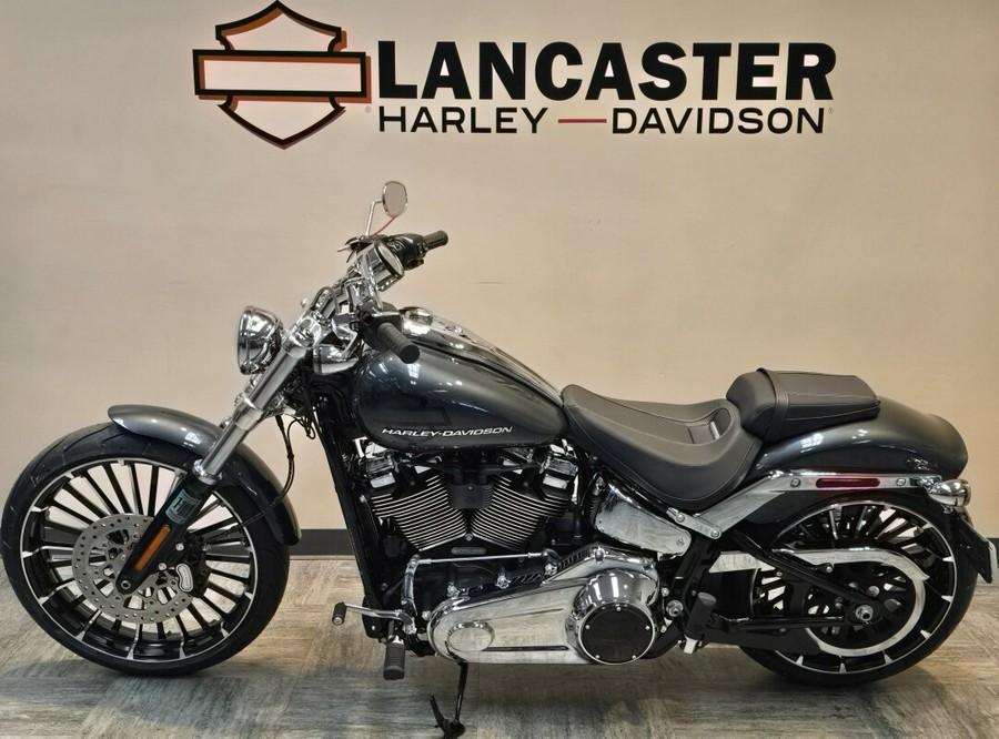 2026 Harley-Davidson® Breakout® Iron Horse Metallic - Chrome FXBR