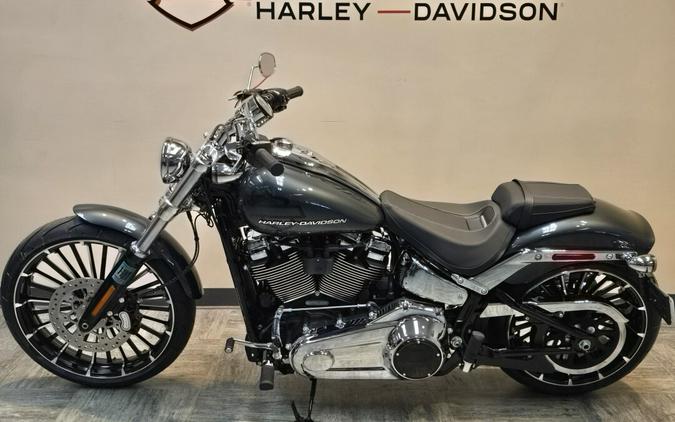 2026 Harley-Davidson® Breakout® Iron Horse Metallic - Chrome FXBR